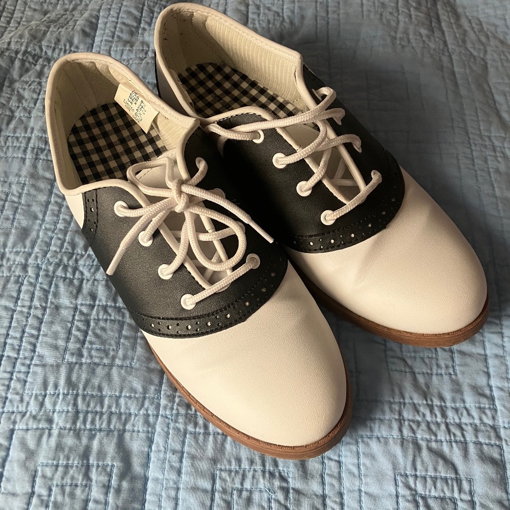 Predictions Saddle Shoes size 8.5